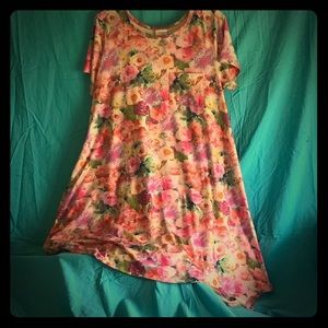 LuLaRoe “Carly” PLEASE READ DESCRIPTION